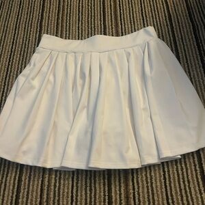 Chic White Pleated Skort